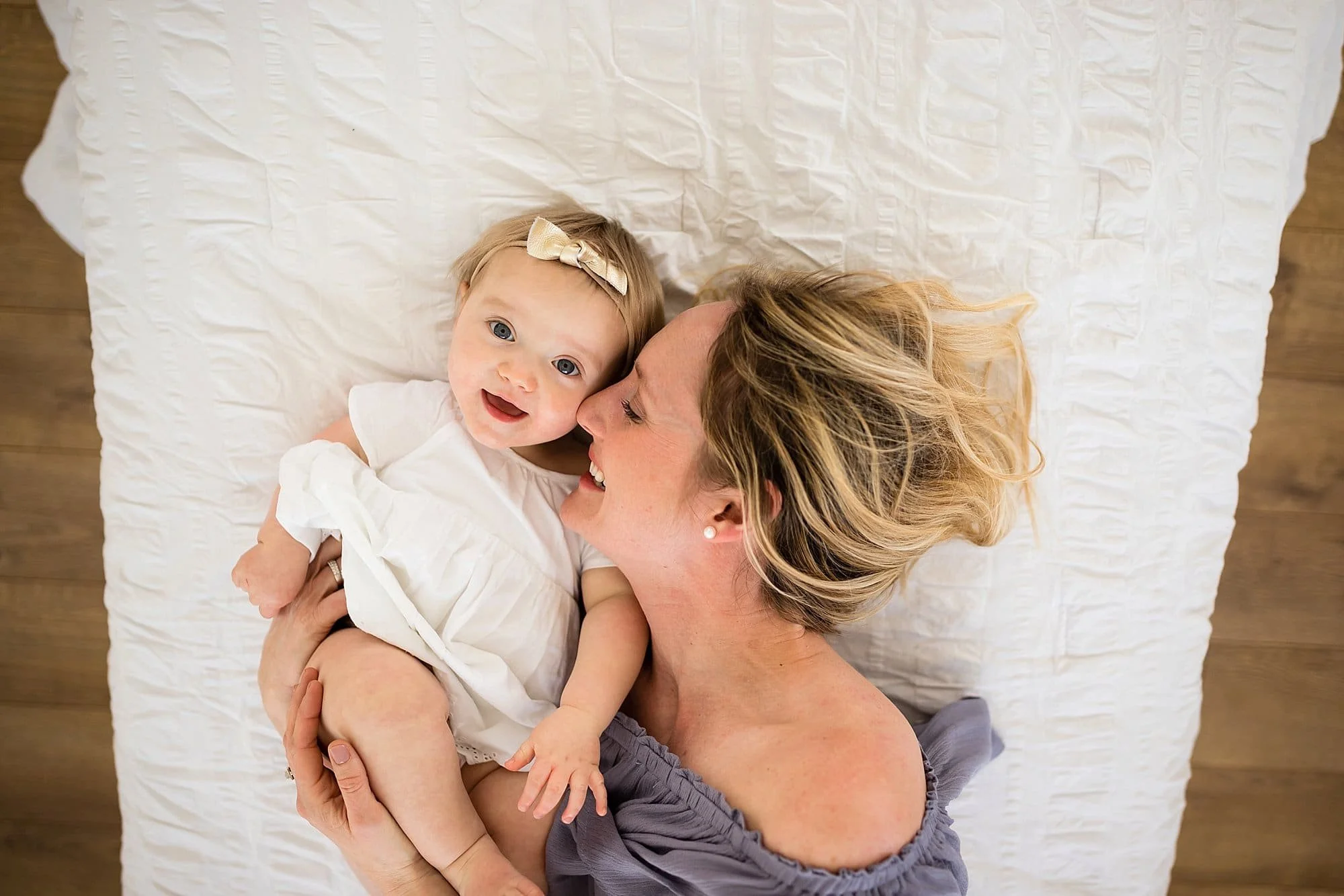 mom and baby studio photographer