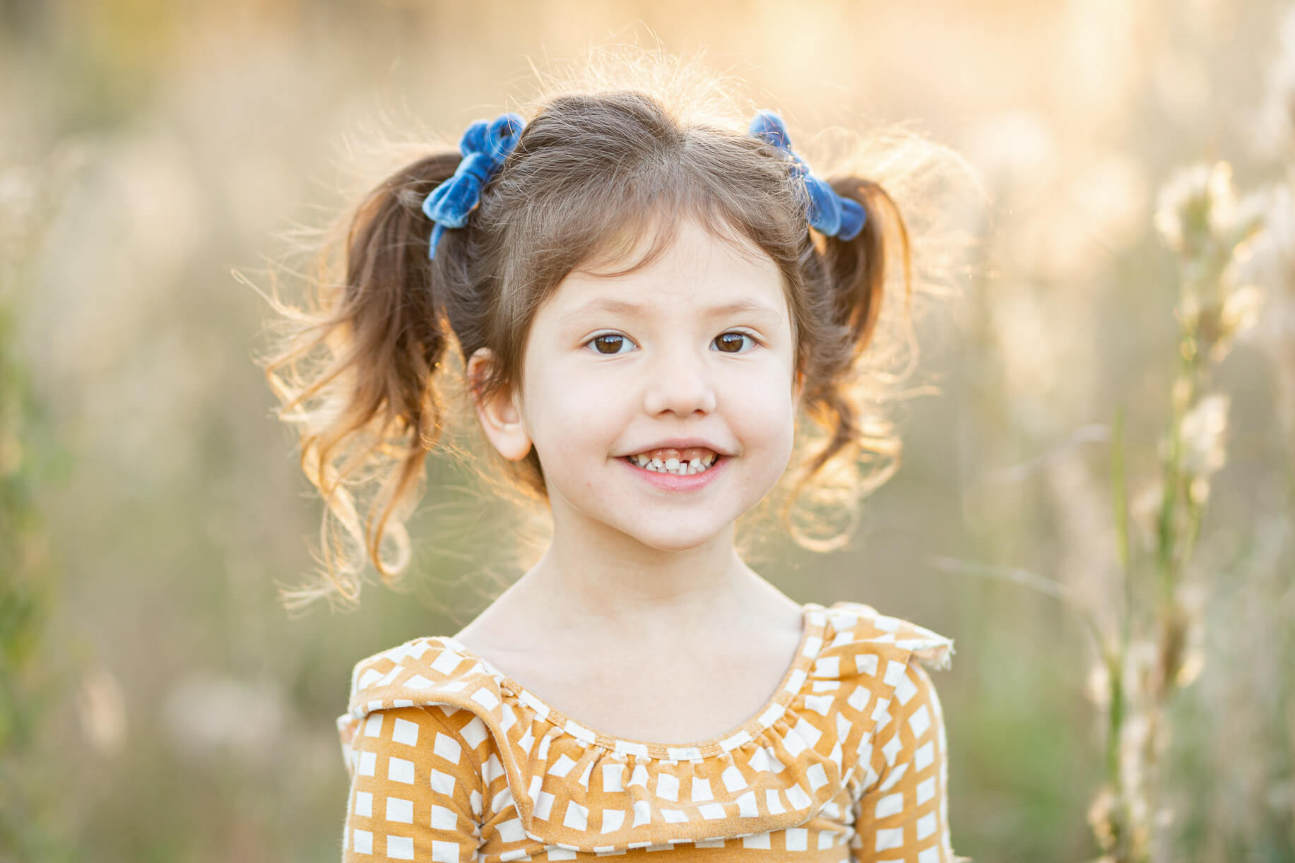 how to wear warm colors like orange, red and yellow in family photos