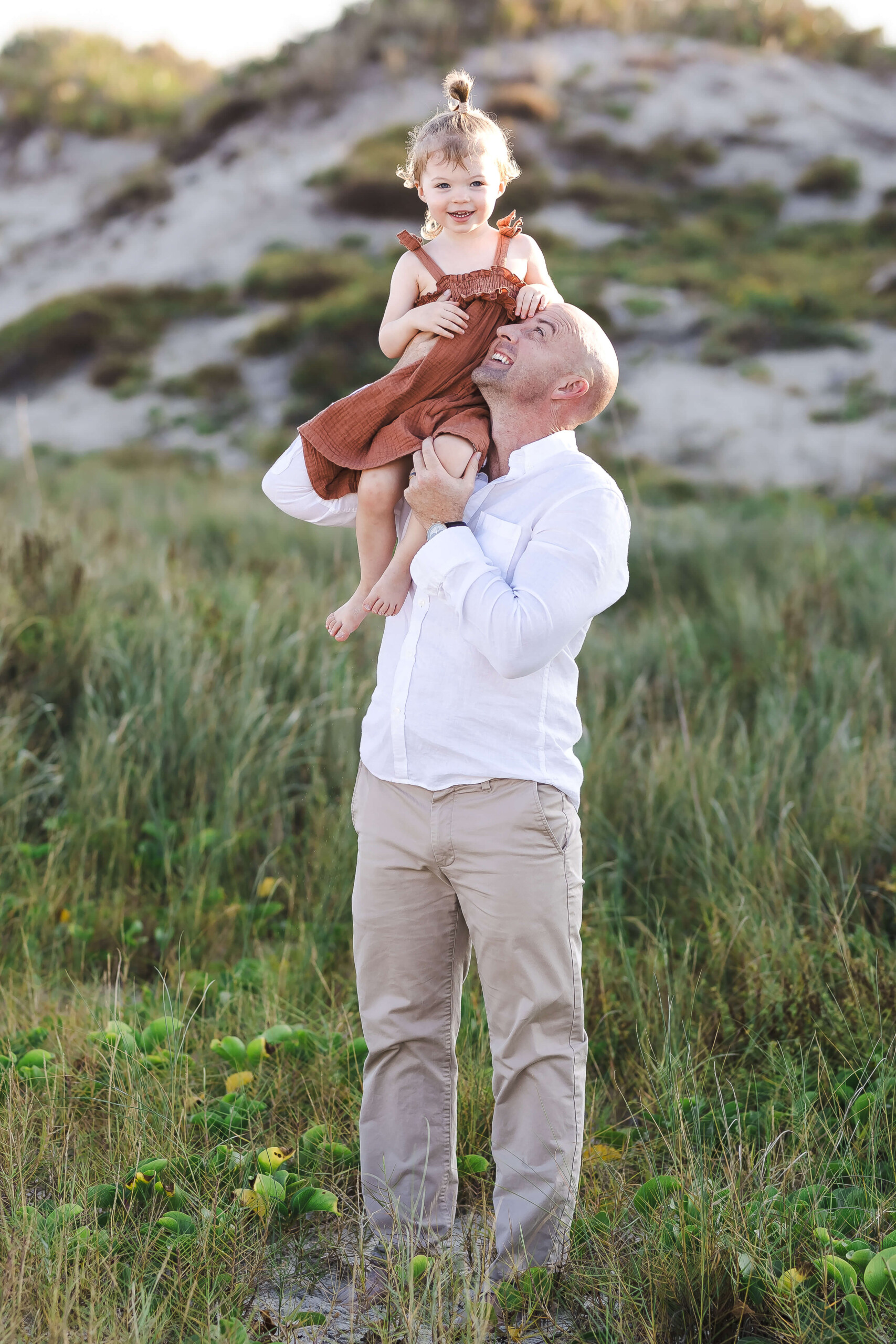 Dad laughing with kids on Jacksonville beach during family photo session — Tracy Lynn Photography